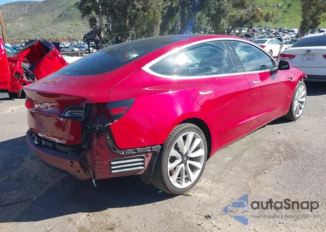 2018 Tesla Model 3 Long Range/Mid Range z USA, uszkodzony, nr VIN 5YJ3E1EA5JF061613
